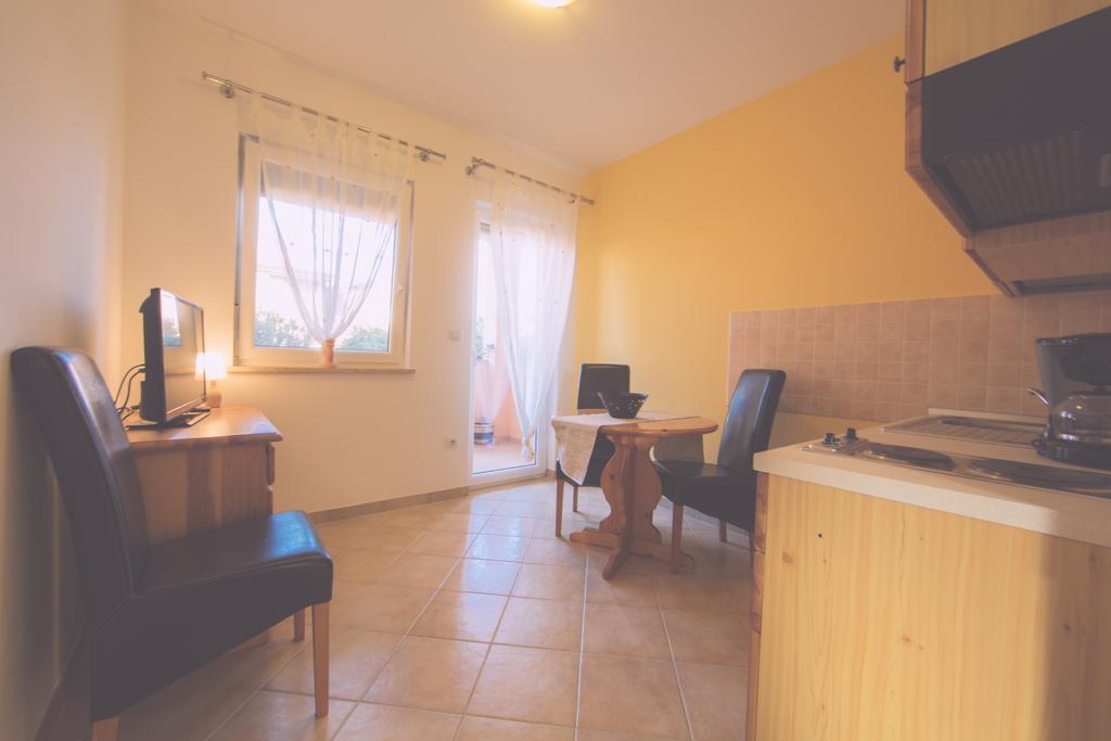 Apartments Meri Ližnjan Quarto foto